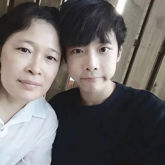 戴爱艳敬