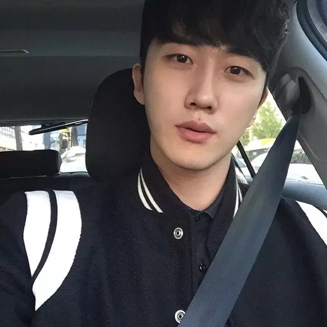 鲍伊国俊