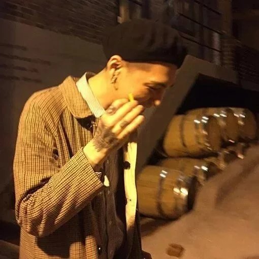 匡震士雯